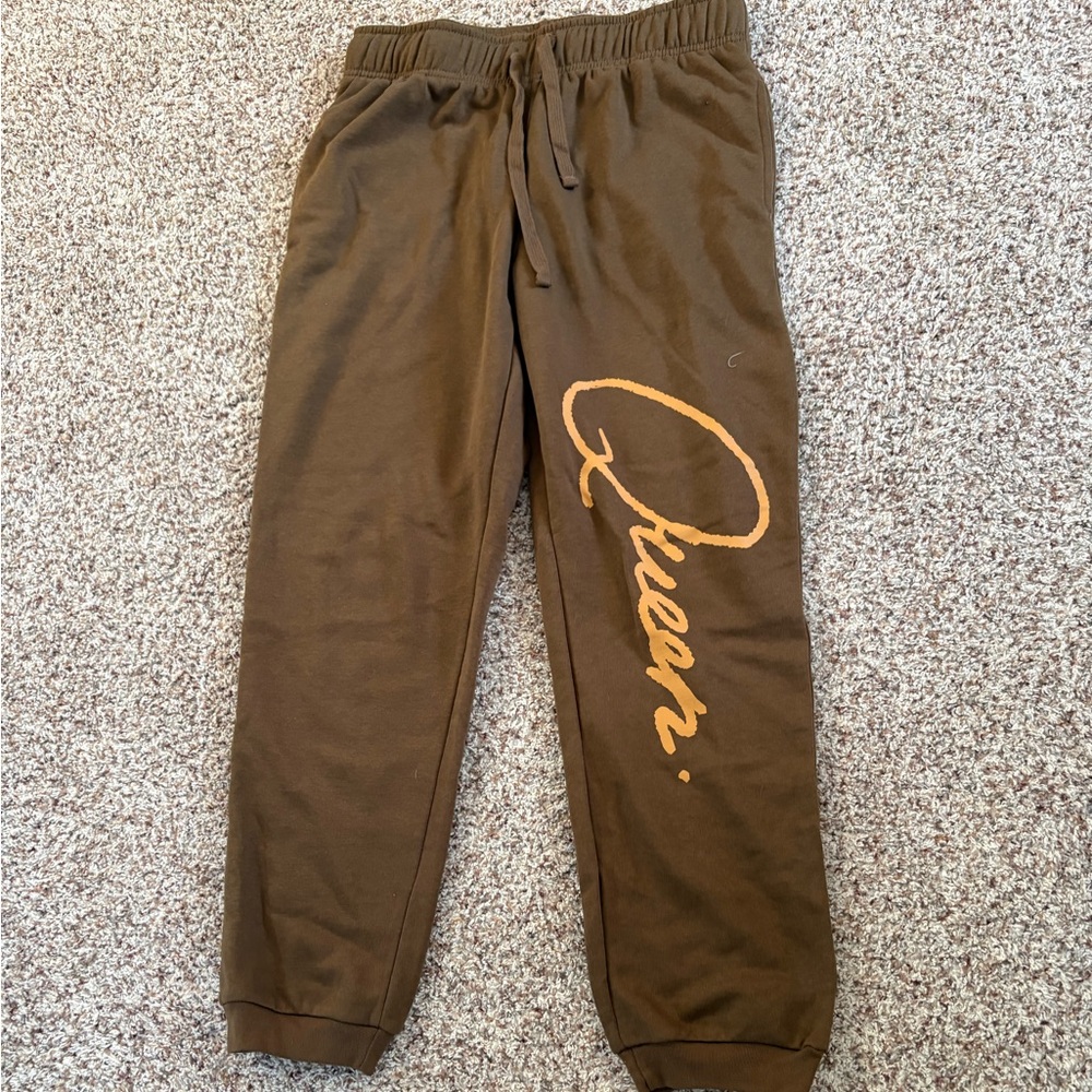 Que Brown Joggers
